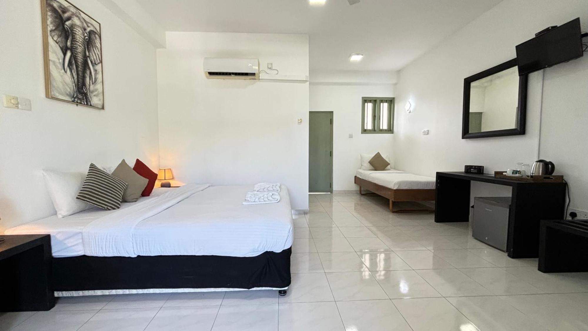 Hotel Chill Hill Hikkaduwa Exterior foto